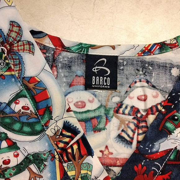 Barco Uniforms Scrubs Top Sz Medium Snowman Theme - Picture 3 of 6